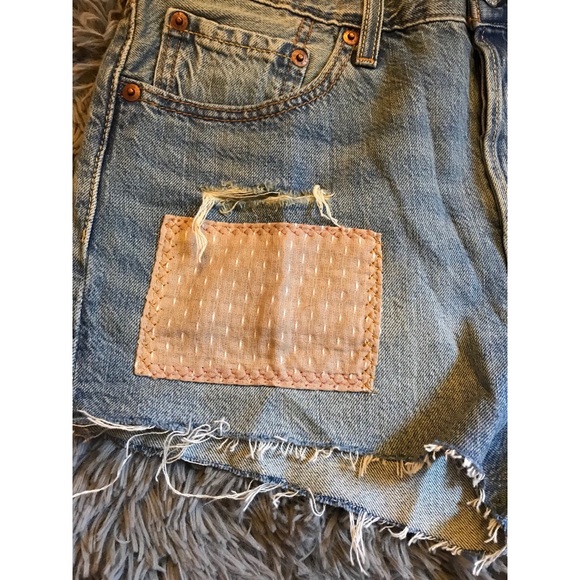 Vintage Levi’s Cut Off Shorts - Picture 4 of 5